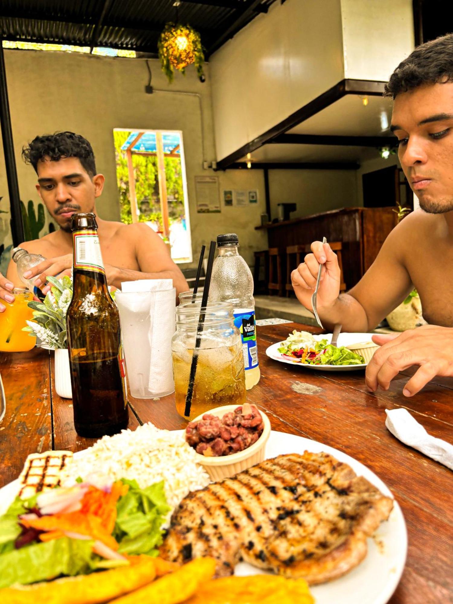 Hostal El Rio León 외부 사진